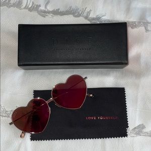 DiffEyewear Pink Heart Sunglasses